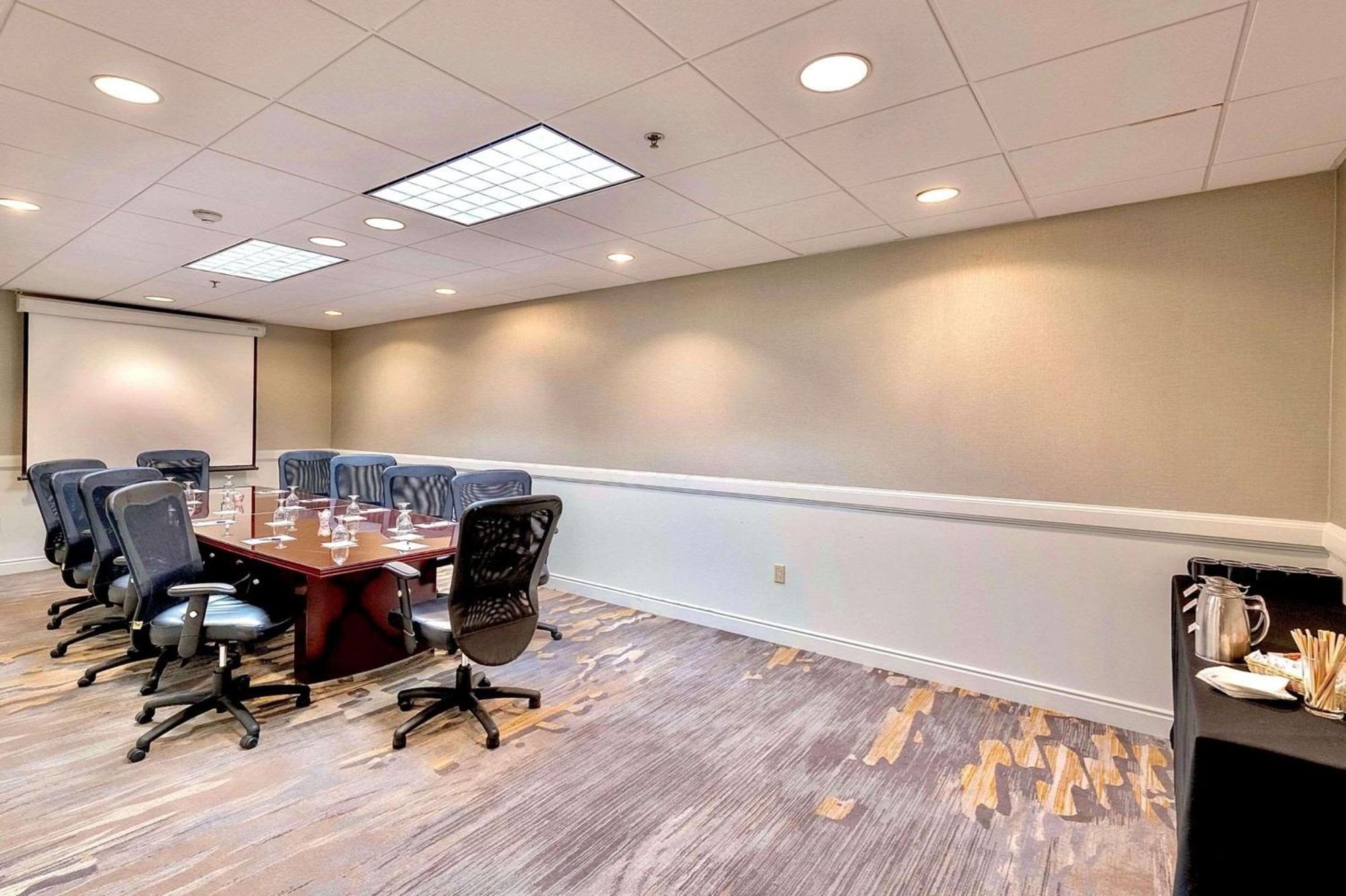 Radisson Hotel Providence Airport วอร์วิค ภายนอก รูปภาพ