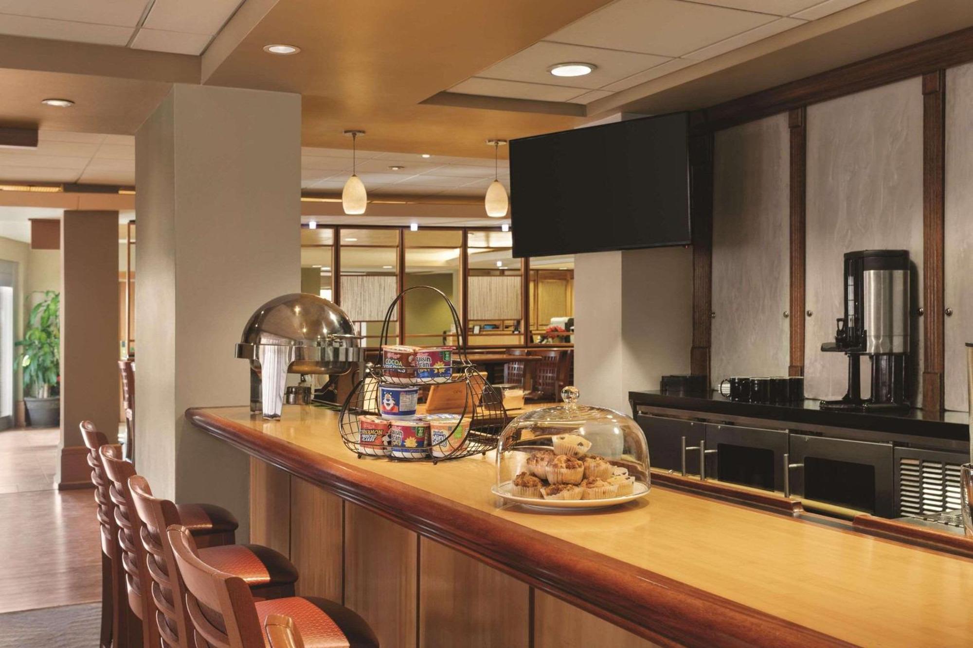 Radisson Hotel Providence Airport วอร์วิค ภายนอก รูปภาพ