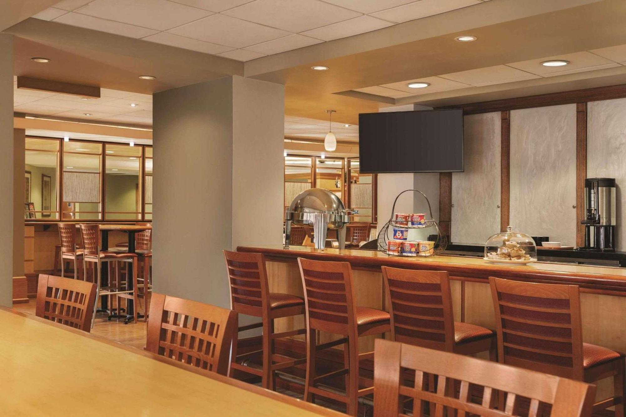 Radisson Hotel Providence Airport วอร์วิค ภายนอก รูปภาพ