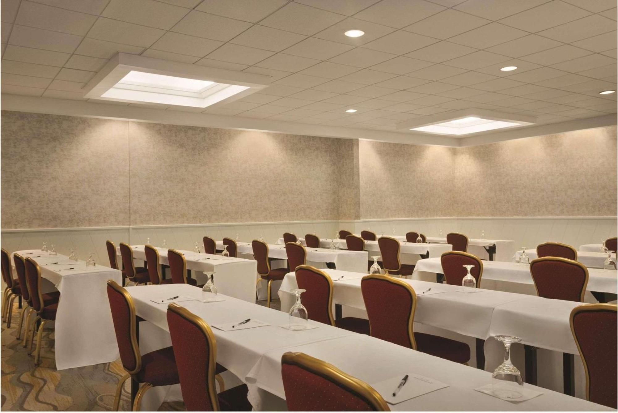 Radisson Hotel Providence Airport วอร์วิค ภายนอก รูปภาพ