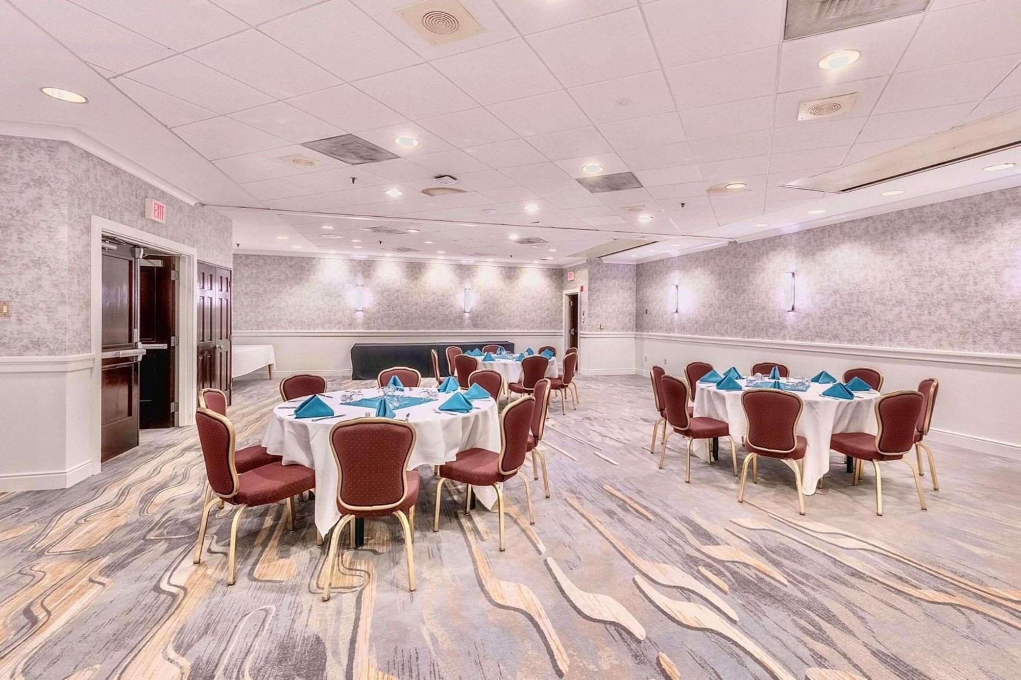 Radisson Hotel Providence Airport วอร์วิค ภายนอก รูปภาพ